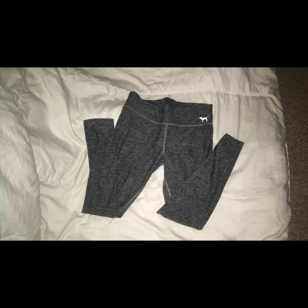 Size medium VS PINK legging. Make an offer.